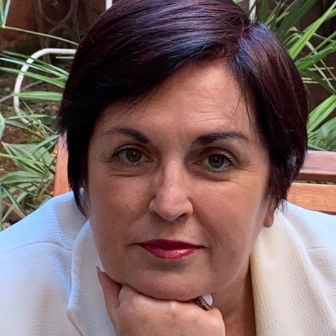 Elizabeth Carbonaro, Managing Director - Western Europe and GB, Captive and Insurance Management Solutions