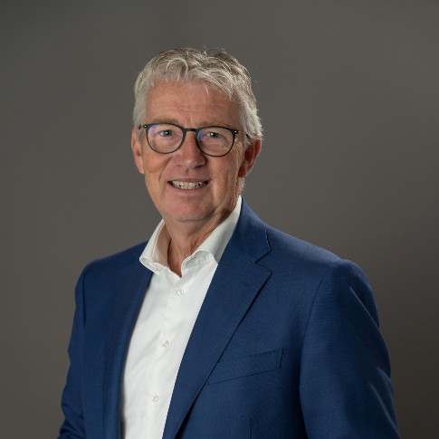 Headshot of Jos van den Biggelaar