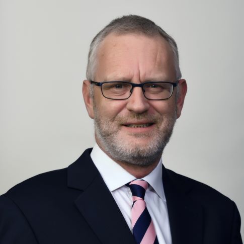 Headshot of Neil Thomas