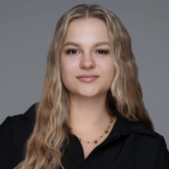 Carla Goździkowska, Broker ubezpieczeniowy