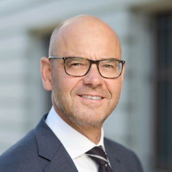 Dr. Manfred Stöckler, Senior Director Retirement, Head of Tax/Accounting