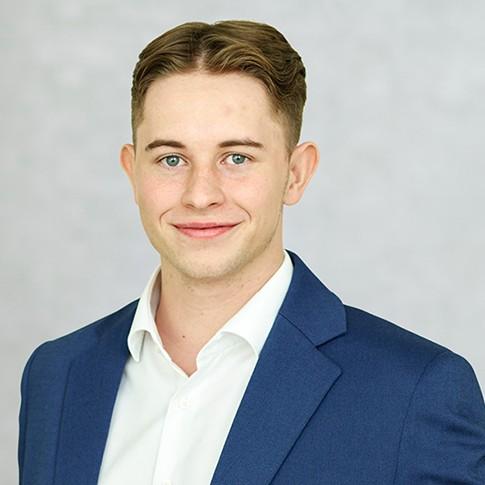 Emil Nielsen, Senior Analyst