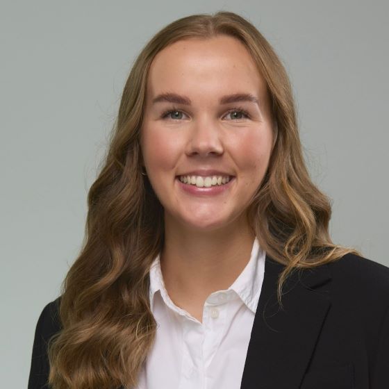 Julia-Jablonka, Analyst Work Rewards & Careers