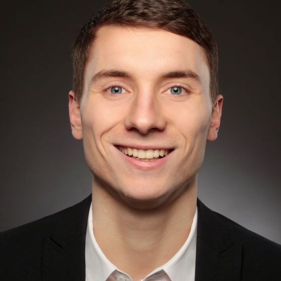 Lars Beckonert, Associate, Investments