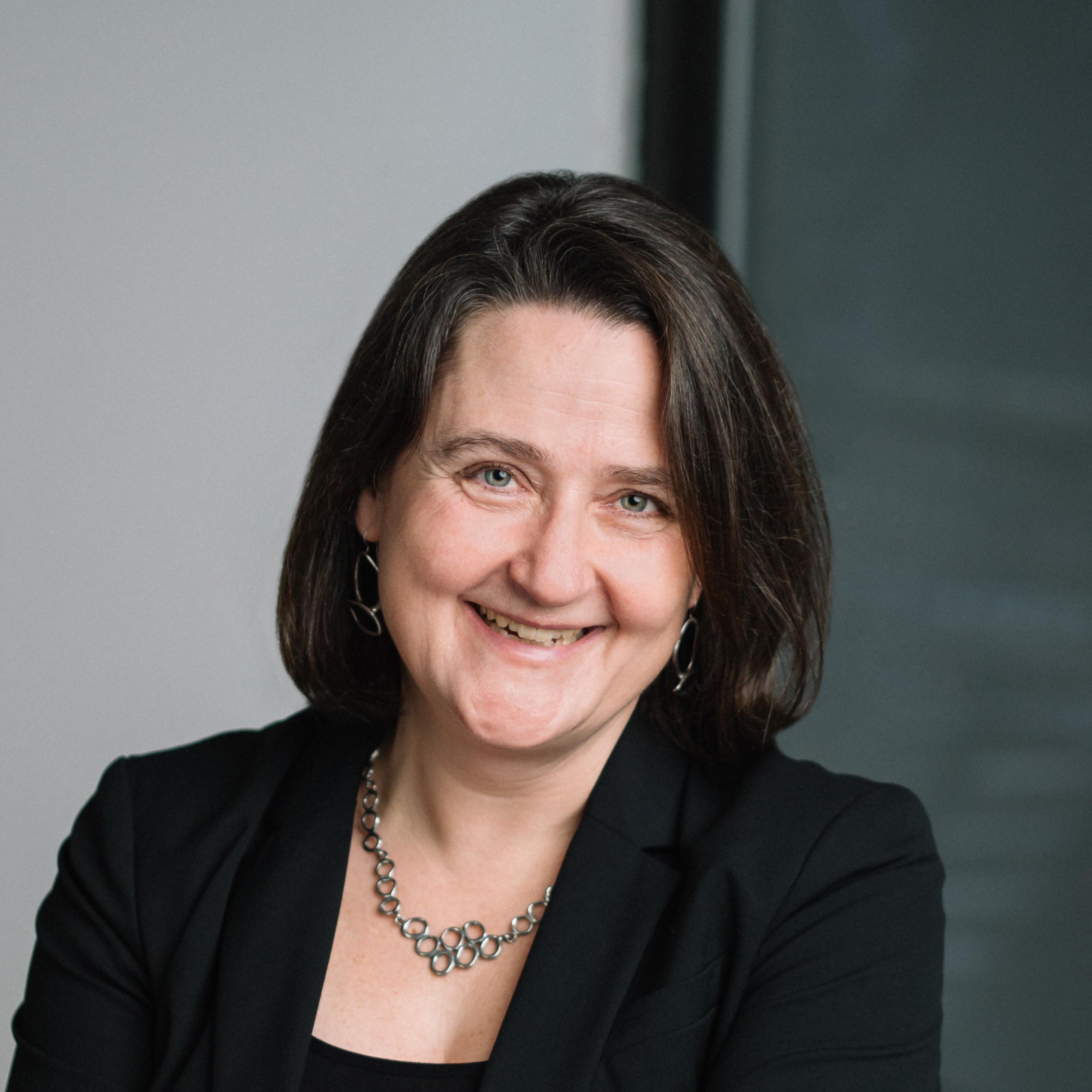Photo of Lisa Perlmutter