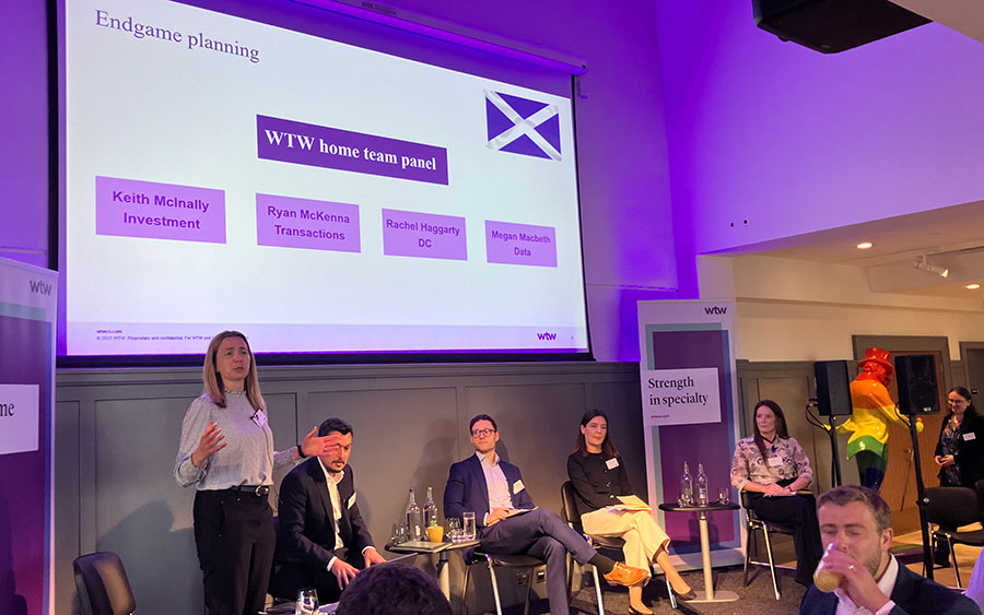 Suzanne Vaughan introducing the final session on endgame.